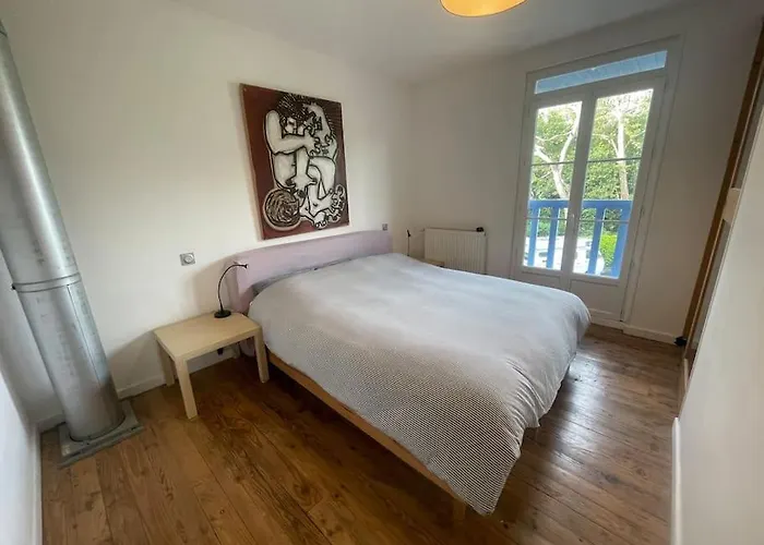 A Avec Piscine Et Jacuzzi Au Calme ヴィラ