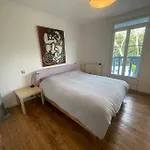 A Avec Piscine Et Jacuzzi Au Calme Villa