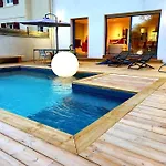 Villa A Avec Piscine Et Jacuzzi Au Calme